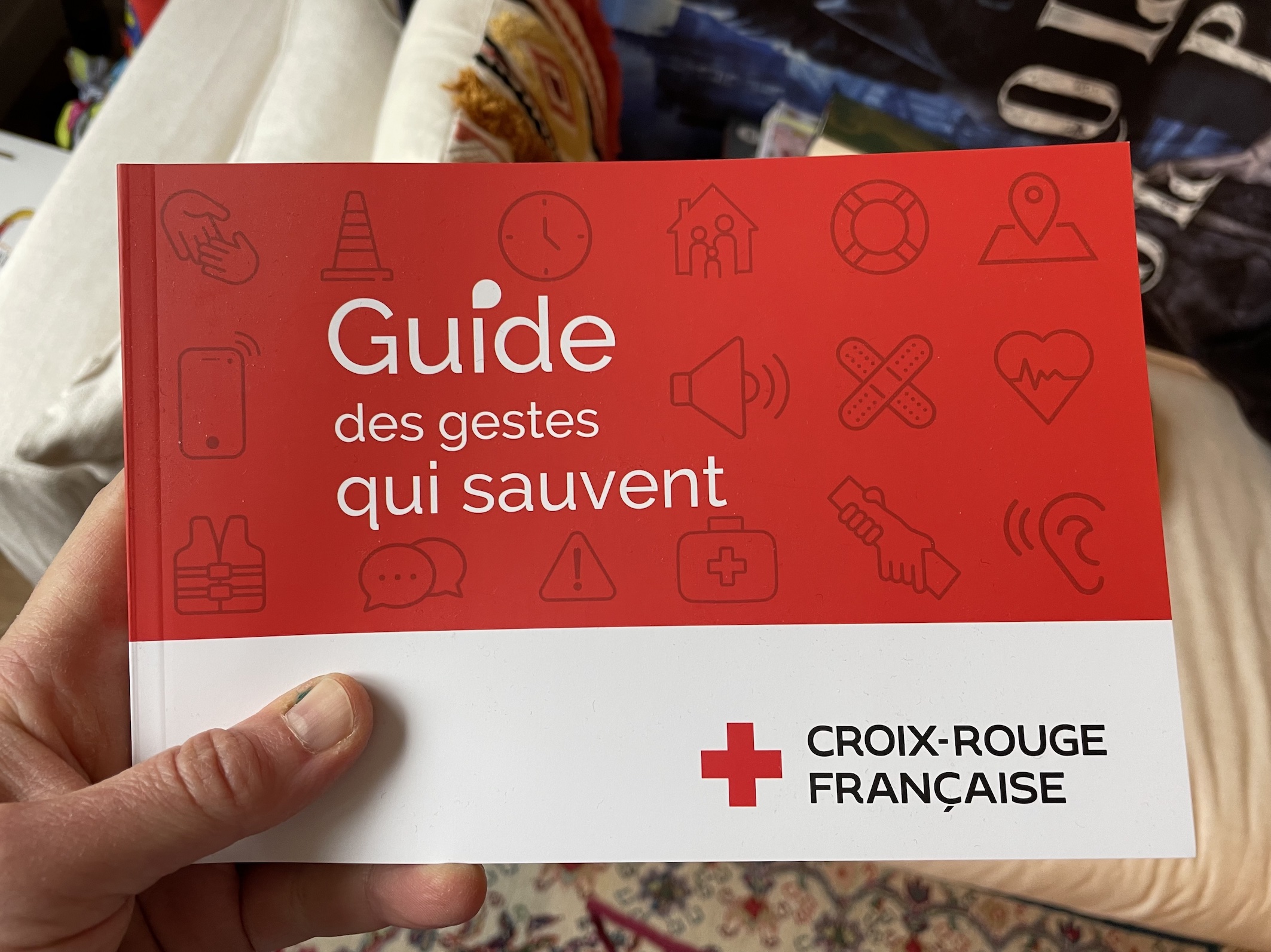 booklet des gestes qui sauvent (la Croix Rouge)